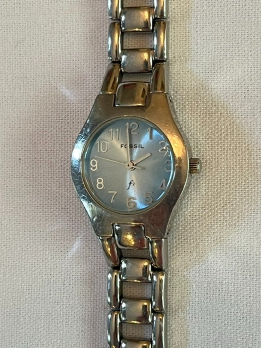 FOSSIL F2 | Ice Blue Round Dial Silver-Tone Bracelet Watch-NEW Battery-EUC